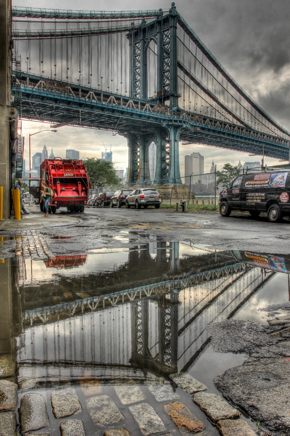 Garbage Truck under Manhattan Bridge